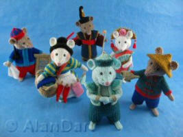 Aladdin Pantomice Aladdin Pantomice knitted toy